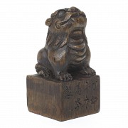 Small wooden lion seal, Qing dynasty