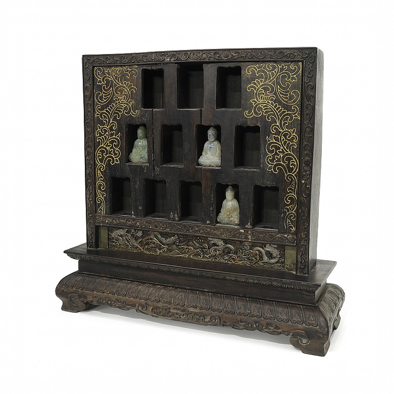 Buddhist altar of carved wood, with jade Buddhas, Qing dynasty. - 2
