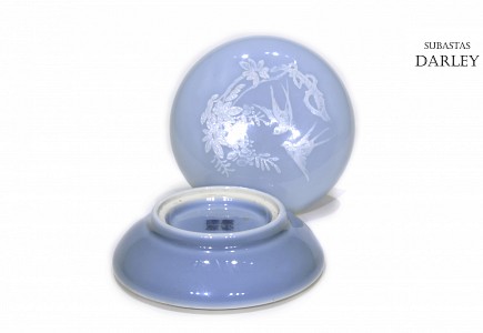Caja de porcelana china vidriada en azul, S.XX