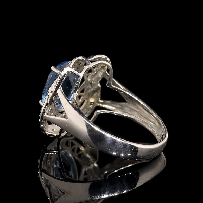 Ring in 18k white gold with blue topaz and diamonds - 3