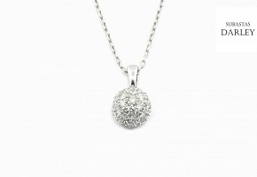 Pendant with chain in 18 k white gold and diamonds.