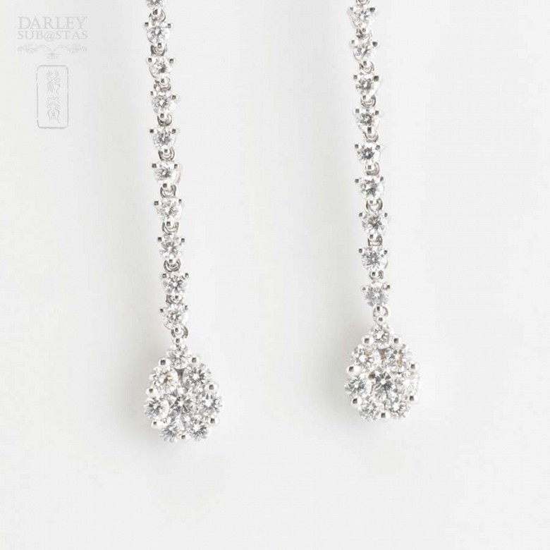Earrings in 18k white gold and diamonds. - 1