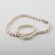 Collar de Perlas blancas  con cierre  de oro blanco - 2