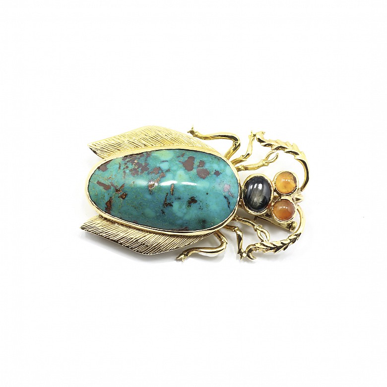 Beetle-shaped brooch in 18k yellow gold, natural turquoise and gemstones.