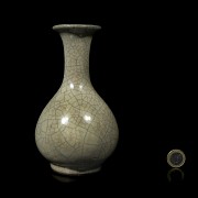 A Yuhuchunping vase with 