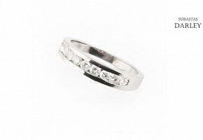 Ring in 18k white gold with diamonds.