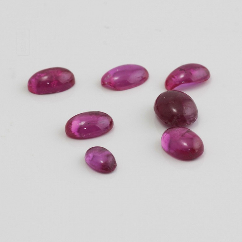 Lot composed of 7 rubies, in carved cap, total weight of 5.20cts. - 1