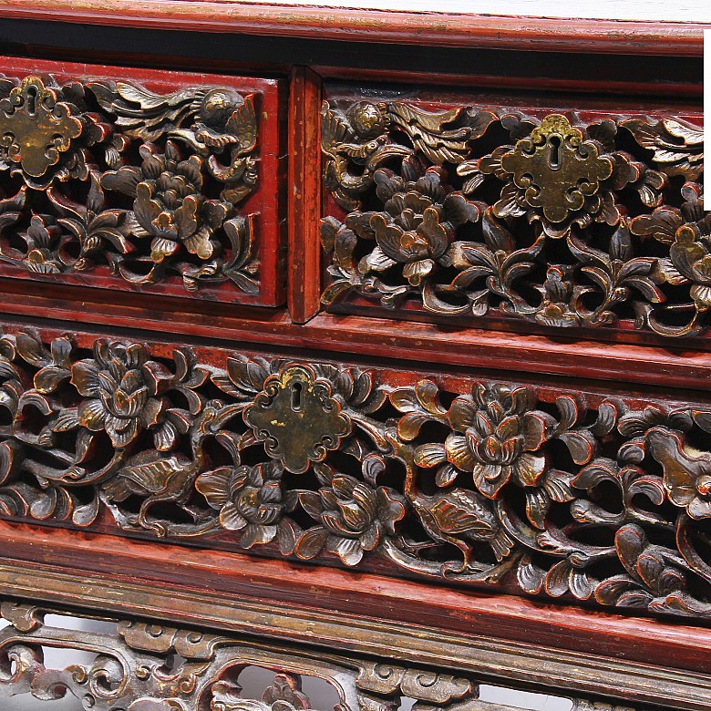 Carved and polychrome wooden chest of drawers, Peranakan, China. s.XX