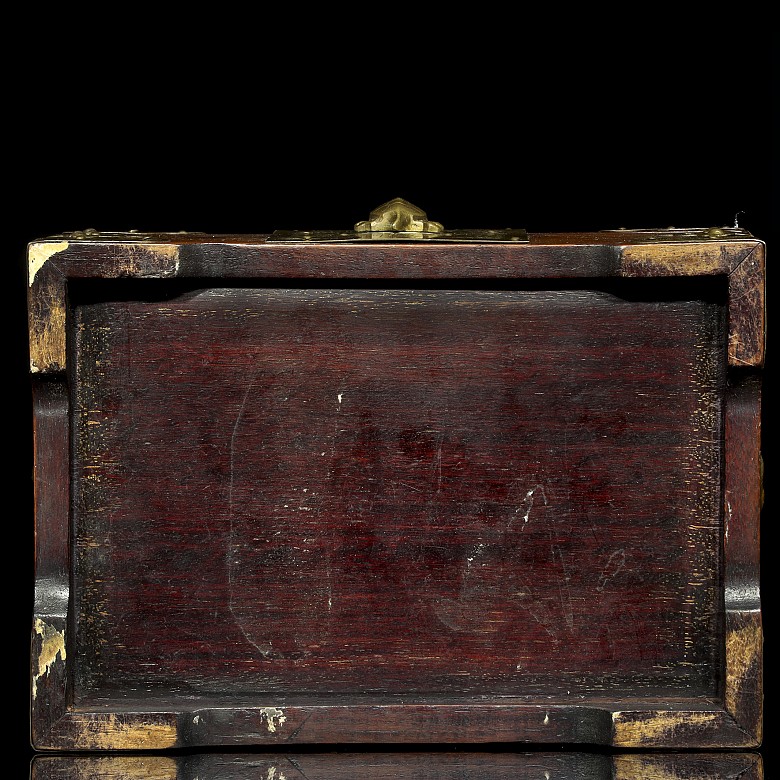A chinese wooden jewelry box, Qing dynasty