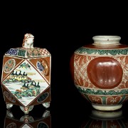 Lote de porcelana esmaltada, Asia, S.XX - 2