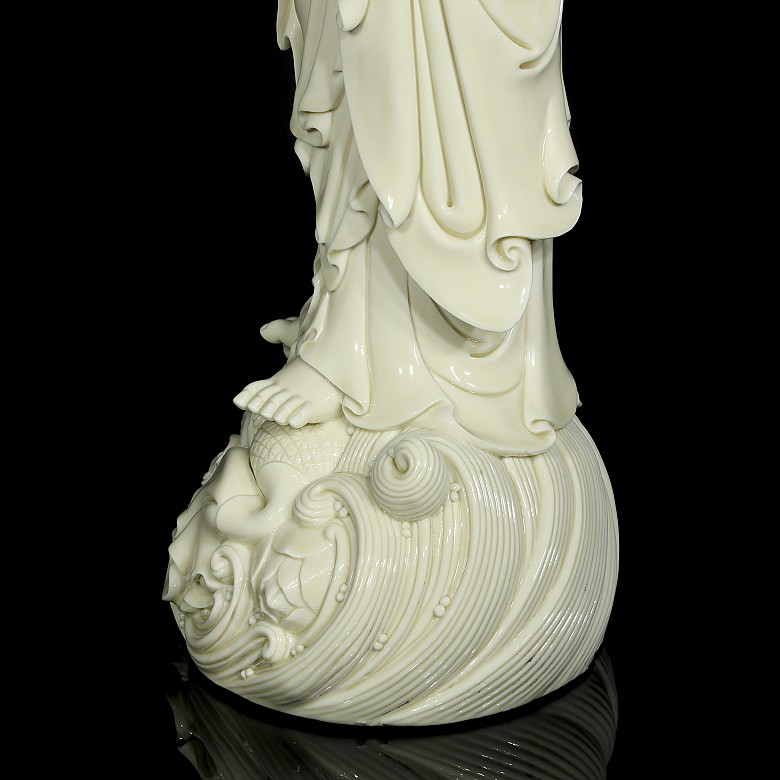 Escultura de Guanyin en porcelana vidriada, S.XX - 4