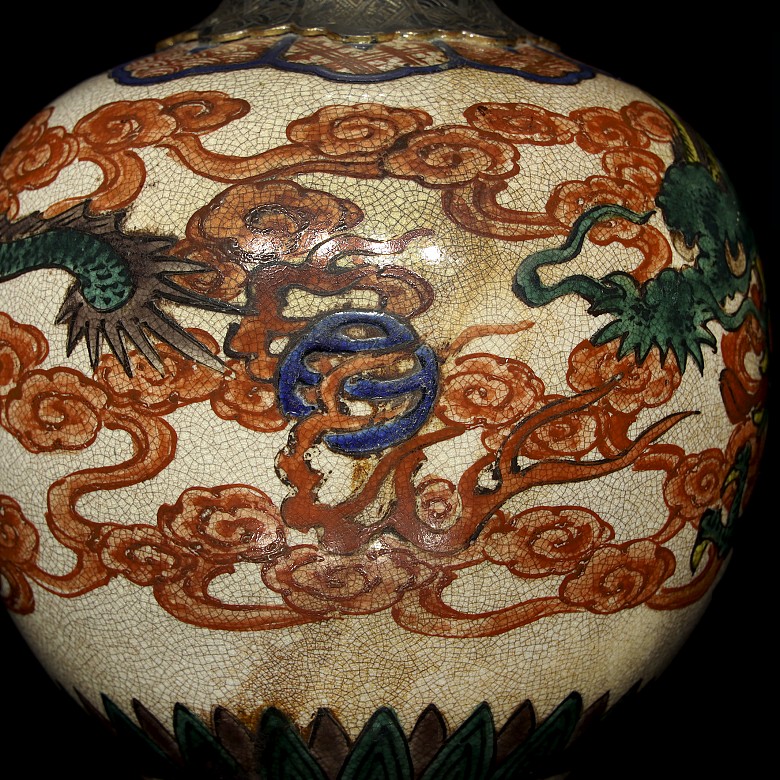Pumpkin-shaped dragon vase 