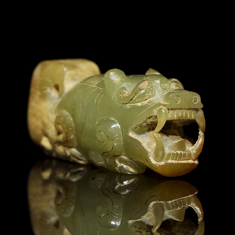 Bestia mítica de jade tallado, dinastía Zhou oriental - 2
