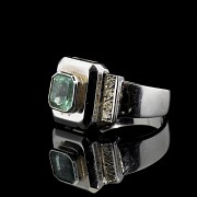 Ring in 18k white gold, diamonds and an emerald - 4