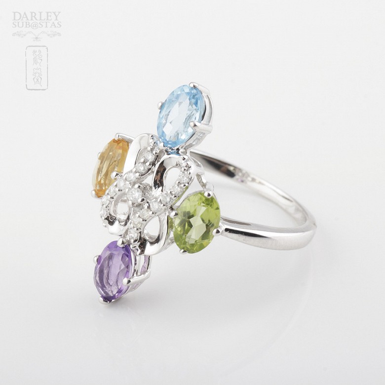 Fantástico anillo en oro blanco con gemas semipreciosa y diamantes - 3
