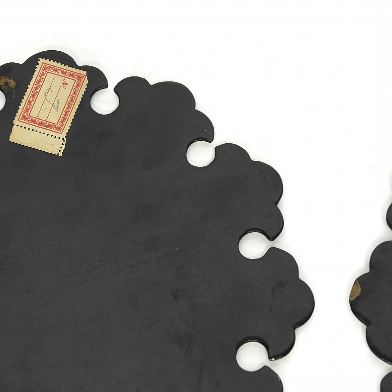 Pair lacquer fans with mother-of-pearl inlay, 20th Century