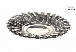 Silver circular tray with galloned eaves, 925 sterling.