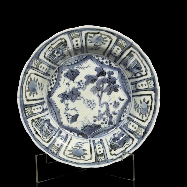 Blue and white porcelain plate, 20th century