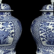 Pareja de tibores de porcelana azul y blanco, Jingdezhen, dinastía Qing