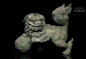 Figura de un león en bronce, China, S.XX