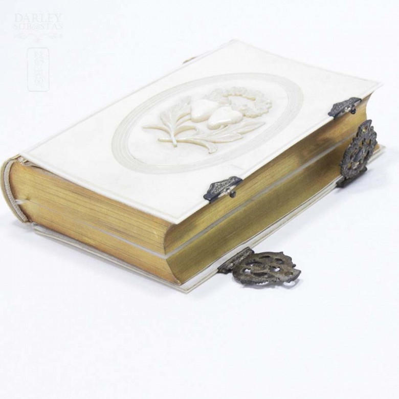Ivory Missal, meds.s.XIX. - 11