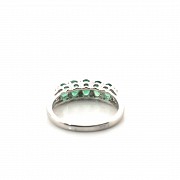 Ring in 18k white gold with emerald and diamonds. - 3