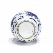 Macetero en porcelana azul y blanco.