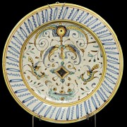 Italian majolica plate, glazed ceramic with birds, 19th c.