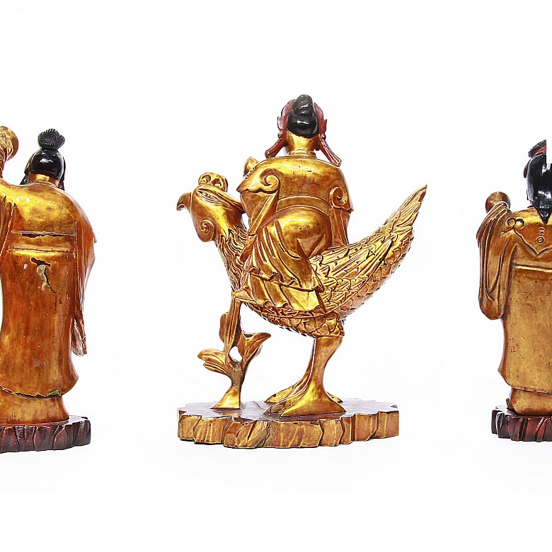 Tres esculturas en madera dorada, representan deidades, med.s.XX