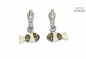 Earrings in 18k white gold with diamonds and enamels