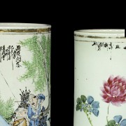 Dos jarrones de porcelana esmaltada, pps.S.XX