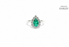 18k white gold ring with natural Colombian emerald and diamonds.