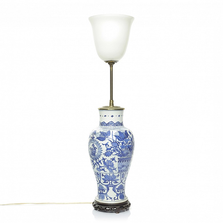 Lamp with porcelain vase, blue and white, S. 20th century
