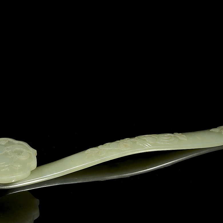 Small jade ruyi stick, Qing dynasty