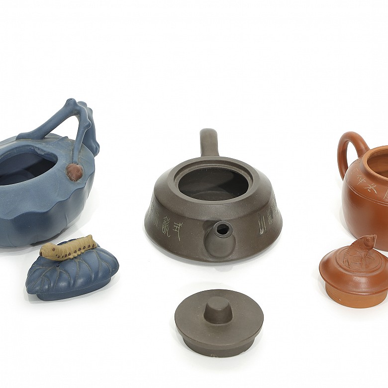 Three earthenware teapots, Yixing, 20th Century