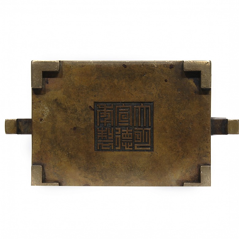 Incensario de bronce, con sello Xuande.