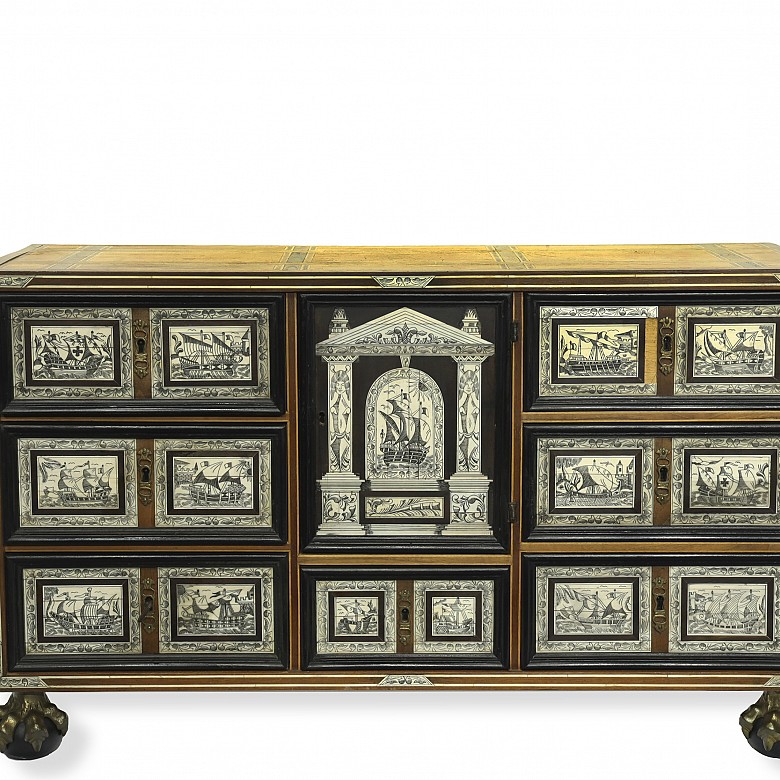 Spanish desk with uncovered lid and foot with fasteners, 20th century