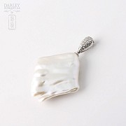 Pendant in 18k white gold with baroque pearl and diamond - 3