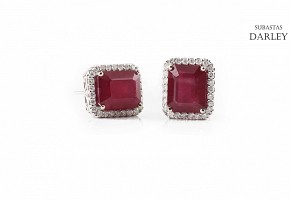 Earrings in 18k white gold, with rubies and diamonds.