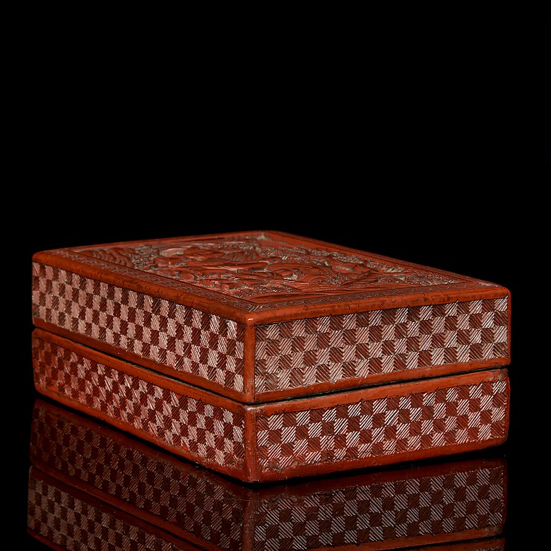 Caja rectangular de laca de cinabrio, dinastía Qing