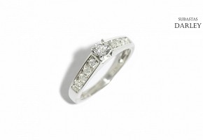 18k white gold and diamonds solitaire