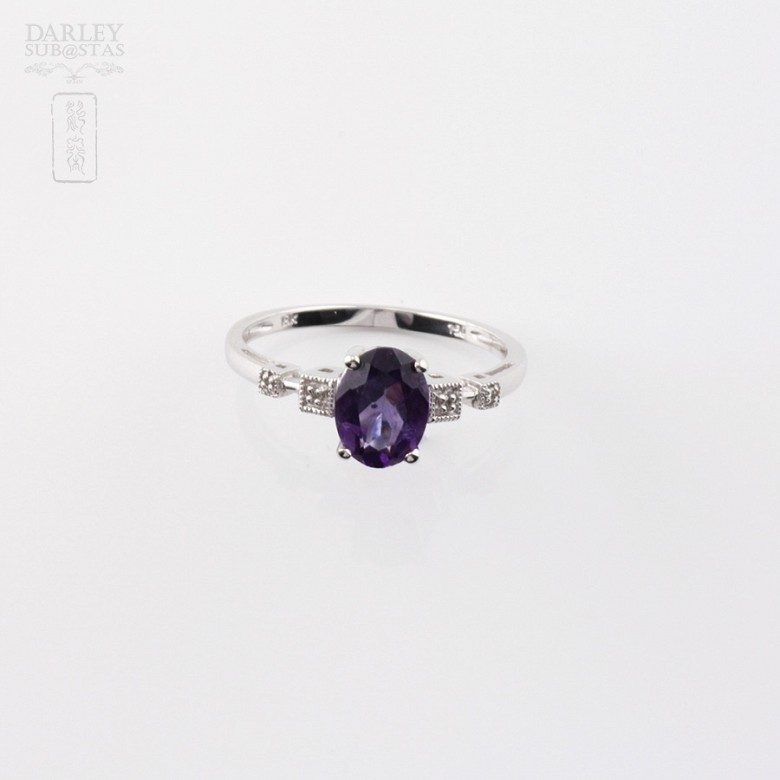 18k white gold ring with amethyst and diamonds. - 1