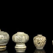 Lot of vessels with glazed decoration, Sawankhalok, 14th-16th centuries - 2