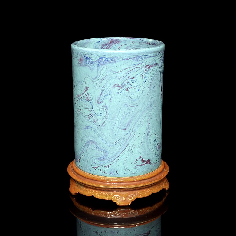 Enamelled brush container, with Qianlong mark