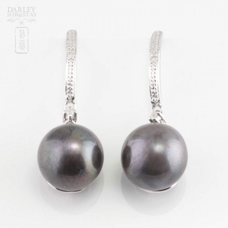 Grey pearl earrings in 18k White Gold