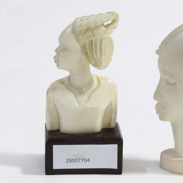 Two figures of African ivory - 2