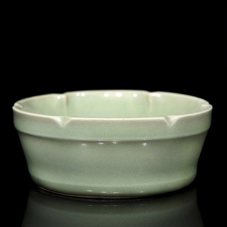 Cuenco de cerámica vidriada celadón Longquan, dinastía Song o posterior