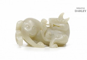 Perro de jade celadón tallado, dinastía Qing.
