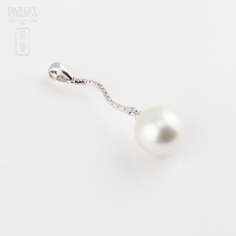 pendant withAustralian pearl and diamonds in 18k - 3