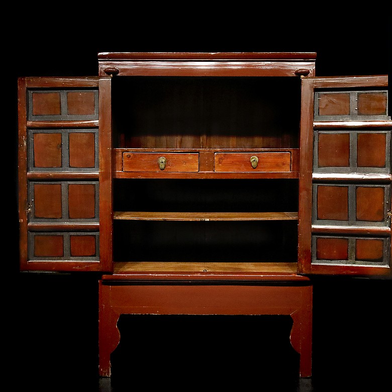 Chinese cupboard lacquered in red, 20th century - 4